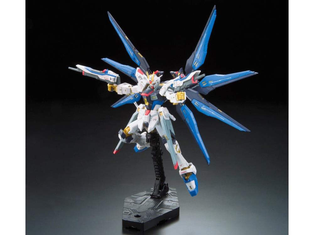 Mobile Suit Gundam SEED Destiny RG Strike Freedom Gundam 1/144 Scale Model Kit