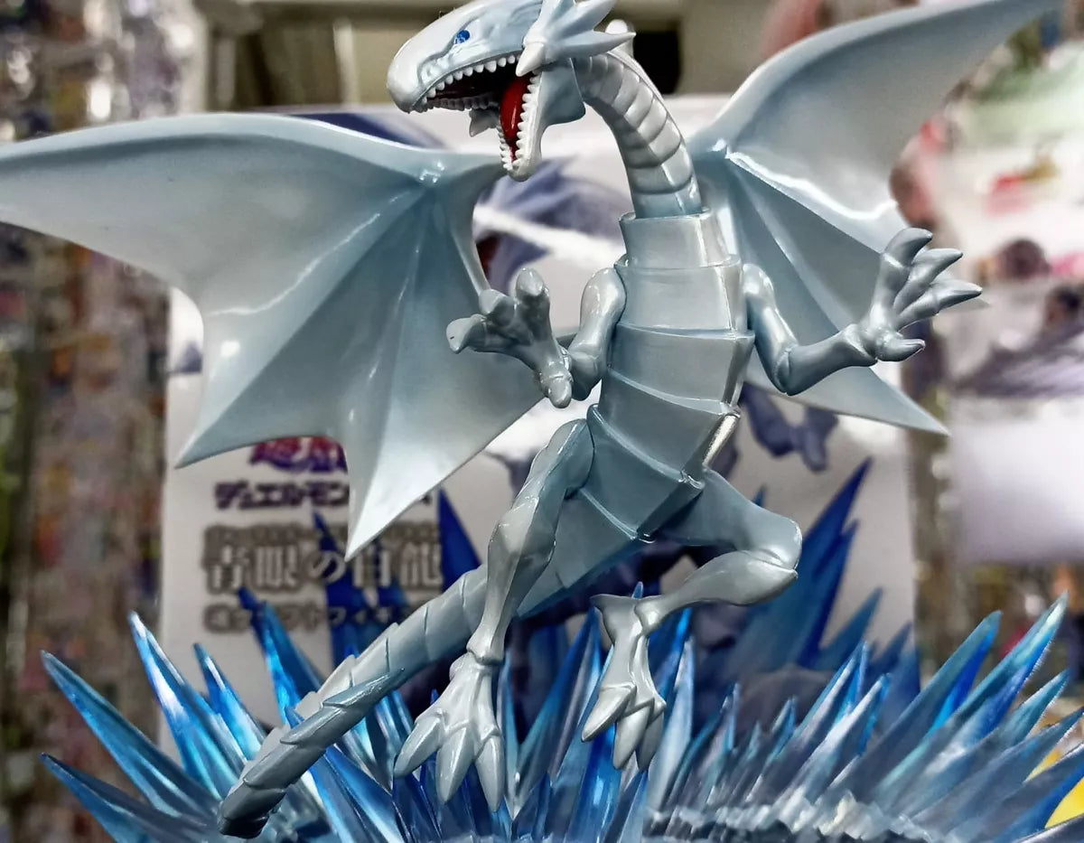 Yu-Gi-Oh! Duel Monsters Blue-Eyes White Dragon Figure 2